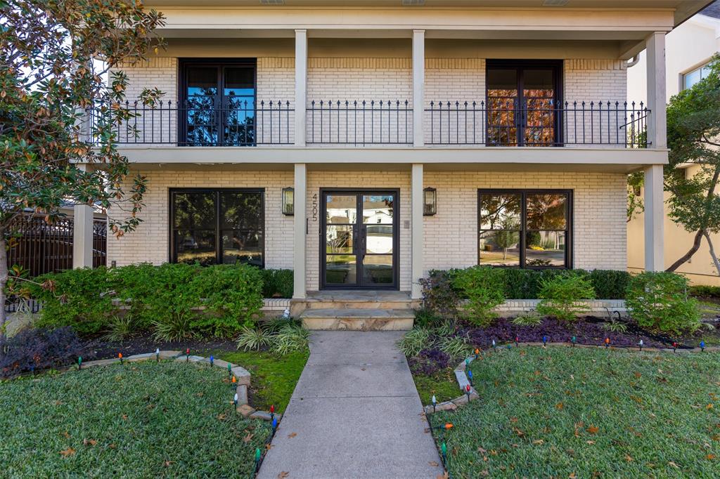 Nestled on a prime lot in Highland Park, this transitional residence was updated in 2022. Spanning 2,530 sq ft, the main house features 4 spacious bedrooms and 2.1 bathrooms, each with walk-in closets, while the separate back house offers 1,749 sq ft of versatile space, making this one of the most unique properties in the Park Cities. The home boasts two living areas, an open-concept kitchen, and a fantastic outdoor entertaining space with a patio perfect for gatherings. A generously sized 3-car garage provides additional customization potential. Just a short stroll to Bradfield Elementary, Highland Park Village, and the area's scenic parks, this location is both convenient and desirable.