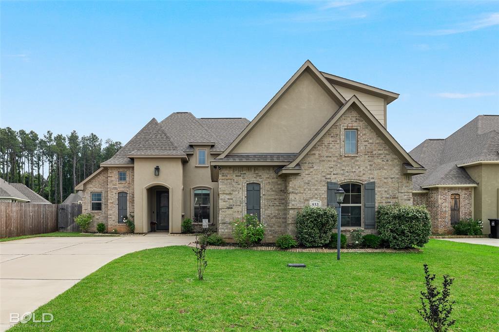 Beautiful and comfortable 4 Bedroom and 3 Bathroom with large oversized garage. This home featuring an open floor plan, large spacious kitchen with island, open to large living and eat in kitchen. Remote master bedroom, spacious bedrooms and full bedroom and bathroom upstairs, home warranty provided by seller. Convenient to Barksdale AFB, I20, 220 and Hwy 80. Please allow 24 hour notice to show.