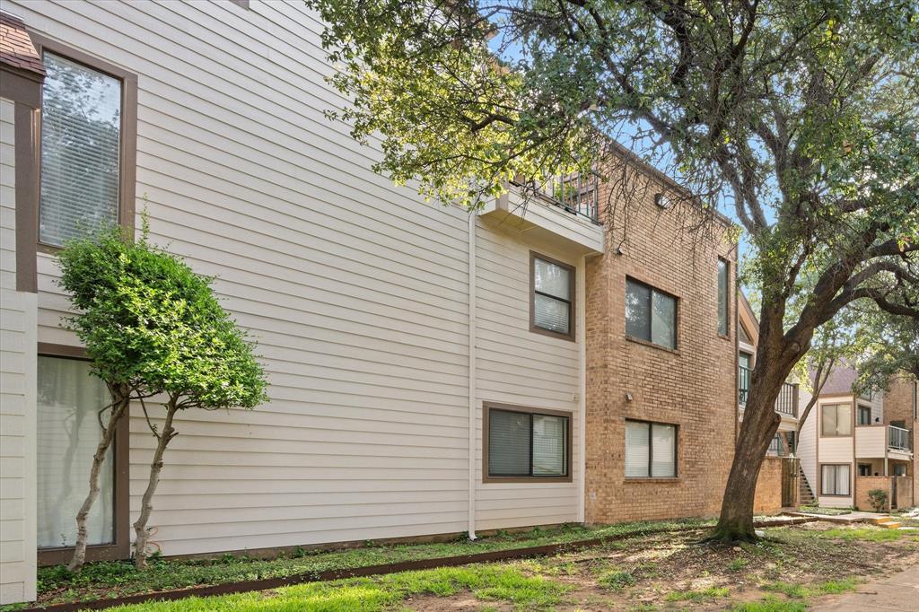 Arlington Oaks Condo - Residential