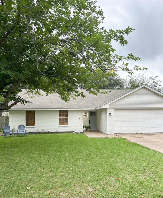 Come to see this beautiful 3 bedroom, 2 bath home in this quiet neigborhood.  The new owners can enjoy the tranquility of suburban living while being close to the schools and to amenities. Just 5 minutes away from downtown. The house has some tall trees and a big back yard.