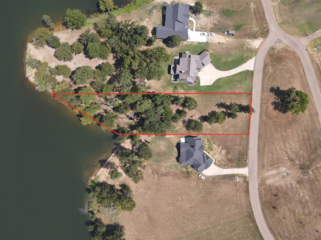 Beautiful waterfront property backing to great fishing, quiet protected cove in a gated community of The Peninsulas. This is a true gem that takes you back to a small gated lake community, with a private stocked pond, Pickle ball court and much much more! Come relax with your neighbors and build your dream home on this beautiful lot. The listing agent can give you great information on the building guideline and there is no requirement to build
immediately, however once building starts it should complete in 18 months.