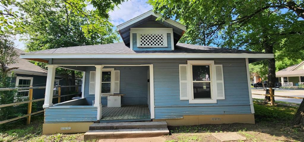 Home near Bishop Arts District and close to stores and highways. Investment opportunity to finish or rebuild.