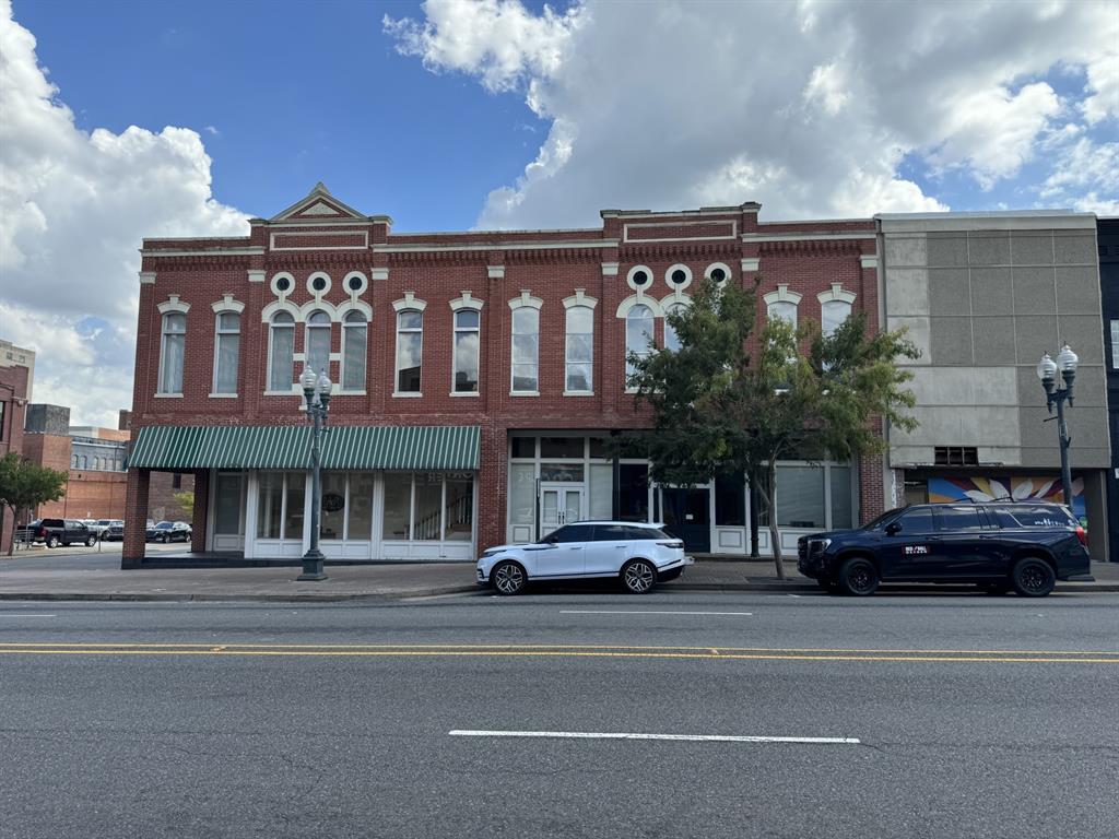 8,000 square foot building for sale on Texas Street in downtown Shreveport. First floor and second floor each contain 4,000 square feet. First floor previously owned occupied by LeBlanc & Young Architects, Inc. Concrete parking for 8 cars (stacked) located behind the building and accessible via city alley.

Located in the heart of downtown Shreveport, across the street fron Artspace and across the intersection of Texas Street & Louisiana Avenue from Lofts at 624 Texas.
