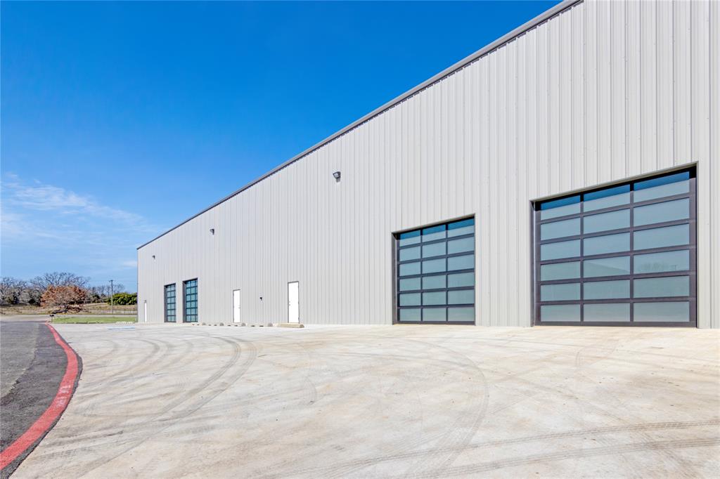 Located in the highly desirable area of Denison Texas, this exceptional and newly constructed building offers flex or warehouse space with ease of entry and egress! Completed in 2024 this beautiful building presents soaring 24 ft ceilings and three 12 ft overhead doors. Excellent exposure and access! Buyer and Buyer's Agent to verify all property measurements and information.