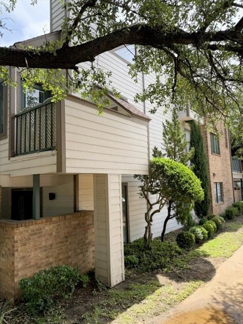 Arlington Oaks Condo - Residential