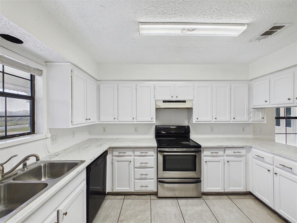 Trail Oaks Estate - Residential