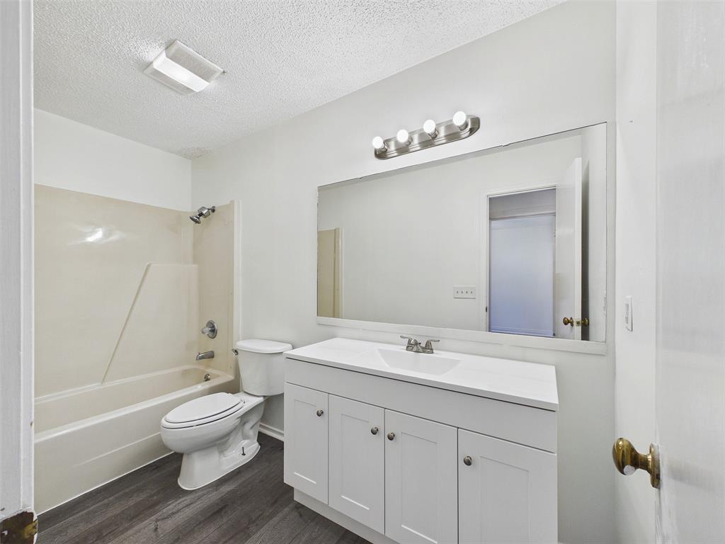 Trail Oaks Estate - Residential