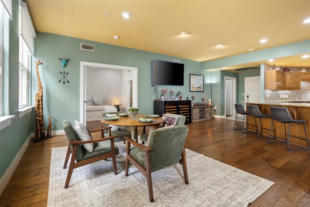 Neil P At Burnett Park Condo - Residential