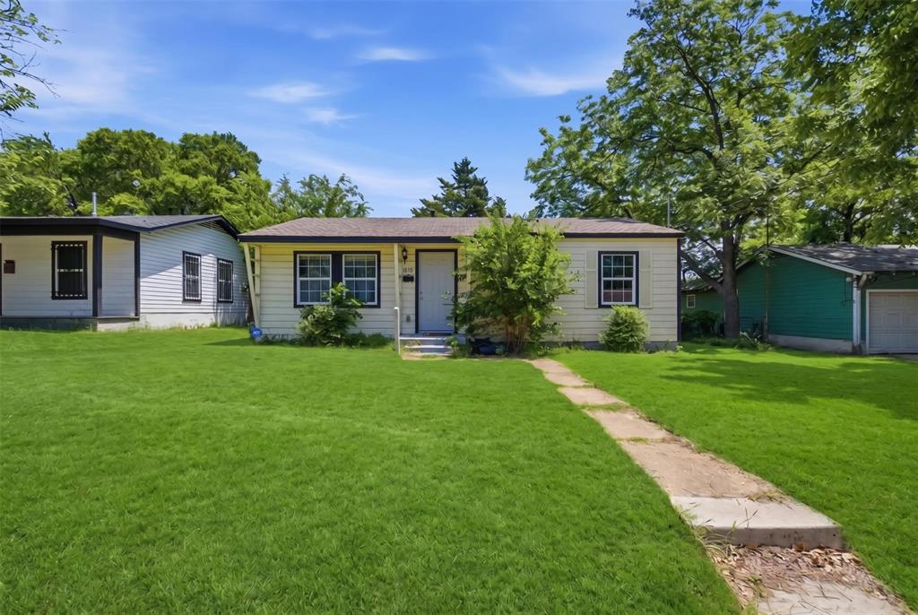 Completely remodeled and full of character, this 3-bedroom, 1-bathroom home is a standout opportunity in the Dallas market. Situated in a mature, quiet neighborhood, the property offers a peaceful residential feel while maintaining excellent proximity to major freeways for easy commuting. The home features a thoughtfully updated, cozy interior and a generously sized backyard. An ideal, low-maintenance acquisition for an investor looking for a highly rentable asset, or a beautiful, move-in-ready sanctuary for a first-time homebuyer. Tv, Tv mount, Fridge, washer and dryer included!
Bank of America grants up to $10,000 for down payment & $7,500 for closing costs for eligible buyers.