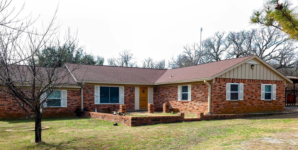 Located just North of Mineral Wells, TX, 285 Montgomery Rd offers a unique opportunity for those seeking space and potential in a tranquil setting on an oversized lot in the country. The home features a total of 2,250 square feet, featuring 4 bedrooms and 2 baths, offering a solid foundation for comfortable living. Built in 1980, this single-family brick residence includes practical features such as a a large kitchen with numerous cabinets a den with wood burning fire place, and dining area. The home needs updating and a little TLC. This property sits on a generous 4.23-acre corner lot outside the city limits, providing plenty of room for outdoor activities, gardening, or future expansions.  Come make this your palette and paint your future.


Buyer to verify all information independently.