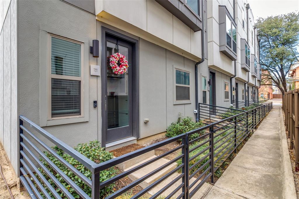 Ross Avenue Condo - Residential
