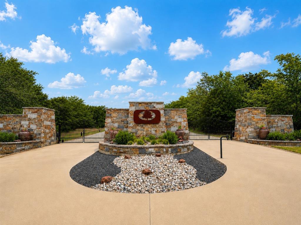OAKMONT ESTATES - Land