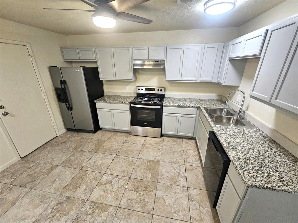 Remodeled bright 2bed, 1.5 bath Townhome located in the Keller I.S.D. Features granite countertop, cabinets, wood laminate on 2nd floor,stairs, 18x18 tile on first floor, new ceiling fans, paint, no pop corn ceiling. Full size washer&dryer connection. Central a.c., heat, stove, fridge, dishwasher. Walking Distance to Keller High School, Johnson Keller library, senior citizen center, Johnson Keller Park and near to many great shopping places. App $50 per adult. Use TAR application form. Infront of the building there are 2 parking space for each townhome. 
App fees paid via Zelle or money order. Email apps and related docs to Maria Madigan email address.