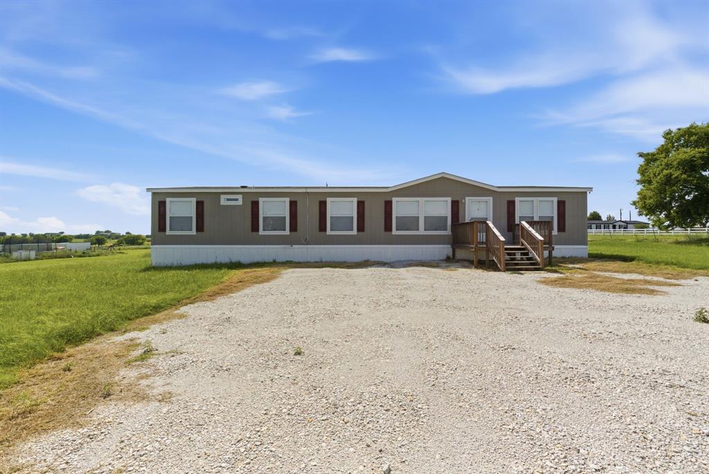 303 Mesa Ridge, Decatur, TX 76234 Charming 4 bedroom, 2 bath manufactured home on a spacious 2.84 acre lot, built in 2022.
This modern 2,176 sq ft home offers an inviting open concept layout perfect for comfortable living and entertaining. The large kitchen features a generous island and walk-in pantry, making meal prep a breeze.
Two living areas provide flexible space one with a beautiful fireplace for cozy gatherings. The primary suite boasts a spacious bedroom and large walk-in closet, while the ensuite bathroom includes a relaxing soak tub and double vanity. The three additional bedrooms offer plenty of room for family, guests, or a home office. This property combines the privacy and space of country living with modern comforts. Ideal for families seeking room to roam without sacrificing convenience. Whether you're looking for a primary residence or a peaceful retreat, this home delivers excellent value.