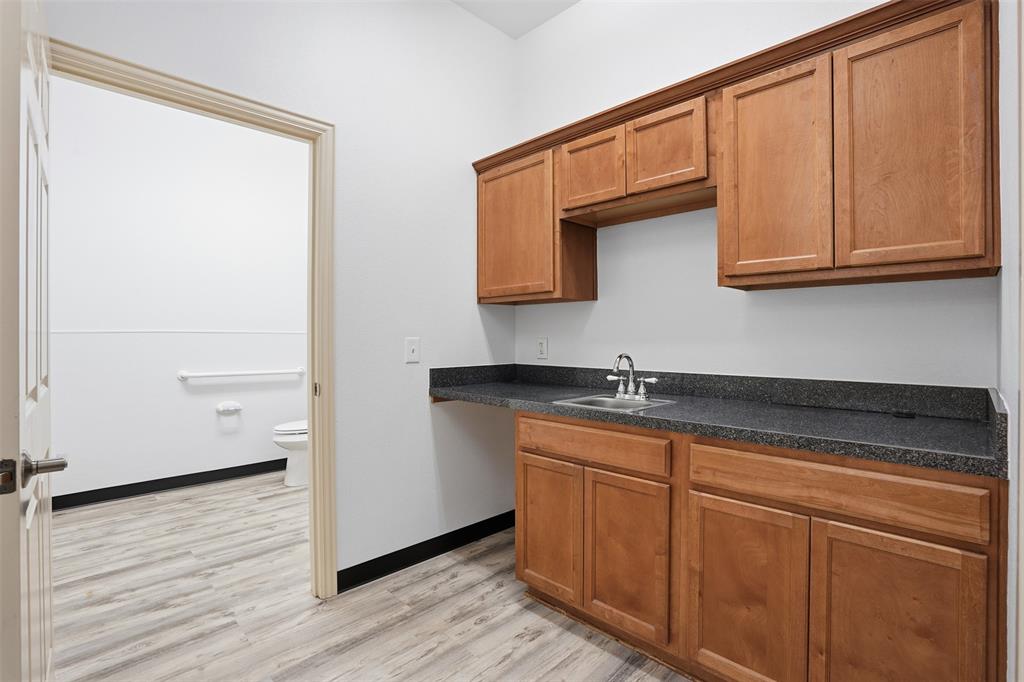 Emmitt Add - Commercial Sale