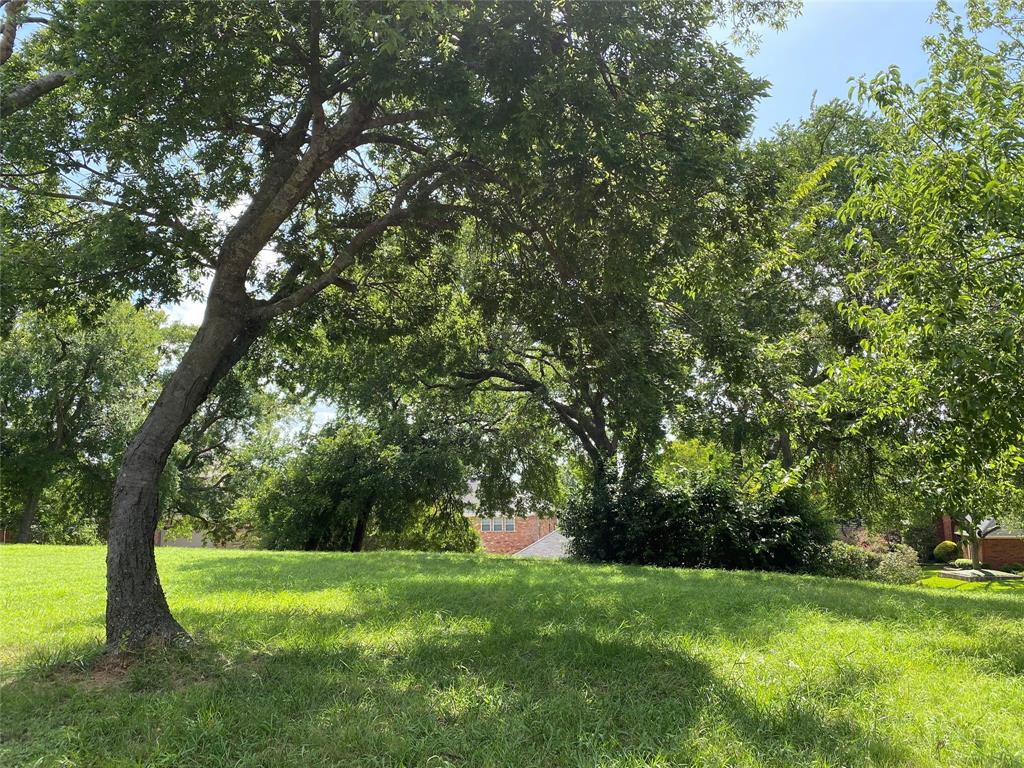 Just minutes to the charming Downtown Rockwall area and The Harbor. Exceptional opportunity to own a prime corner lot situated uphill and in the highly desirable neighborhood of Highridge Estates in Rockwall with views of Lake Ray Hubbard. Enjoy the essence of city living with easy access to fine dining, shopping, fun at the lake and entertainment all year round. Conveniently located to all major roads and highways I-30 and George Bush Turnpike. This neighborhood offers the perfect blend of urban convenience and suburban tranquility. Downtown Rockwall host's several community and holiday events to attend throughout the year, with entertainment for everyone. Several nearby family parks and trails just minutes away to enjoy at Harry Myers Park with a recreational swimming pool, splash pad and Yellow Jacket Park. 

This spacious lot features 0.2190 acres, 9,539.64 SQFT, NO HOA and zoned for single family residence. Beautiful mature trees and gorgeous sunsets offering a wonderful blank canvas to build your brand new dream home in a neighborhood that you will love to live in. Come drive by and see all the great highlights this property has to offer!