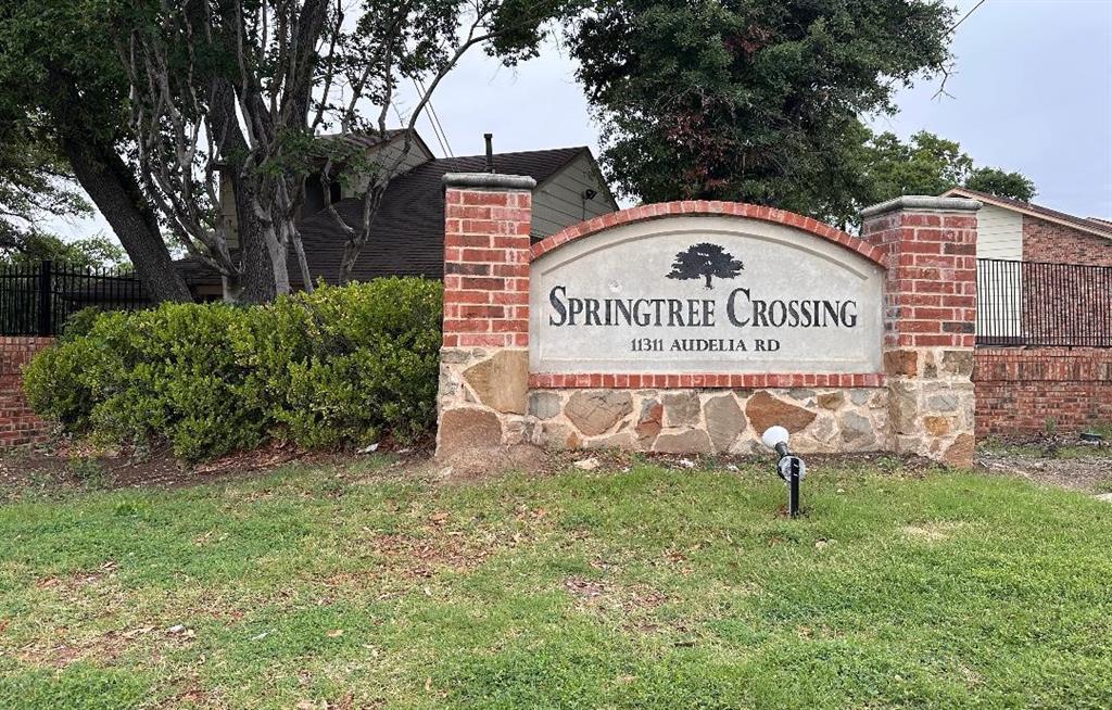 Ideal Location! Beautiful Condo with ceramic tile throughout the home! Easy to access downtown, White Rock Lake, UTD & SMU. Information provided is deemed reliable but is not guaranteed and should be independently verified. Buyer of Buyer's Agent to verify measurements, schools, tax &, etc.
