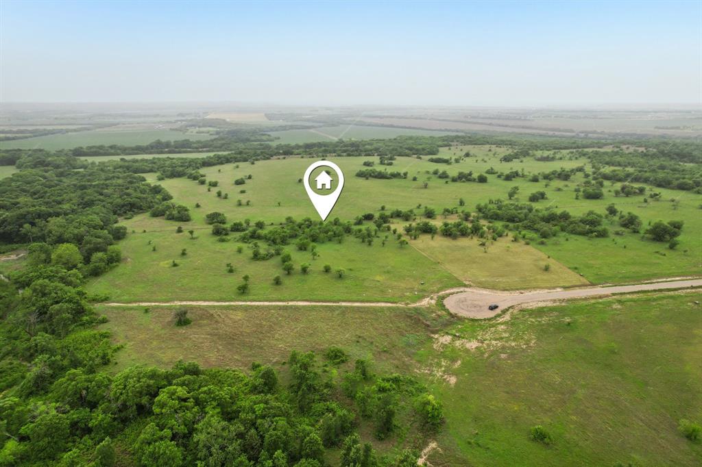 Located in Itasca in Hill County, this 2+ acre cul-de-sac lot in Longview Creek Ranch offers a great opportunity to build your dream home or invest in Texas land.

With plenty of space for a custom home, outdoor living, or a workshop, this property provides flexibility in a growing area. Enjoy peaceful country living with convenient access to the Dallas-Fort Worth metroplex. Water and electricity available.

Ask about our one time close construction loans with our preferred lender.