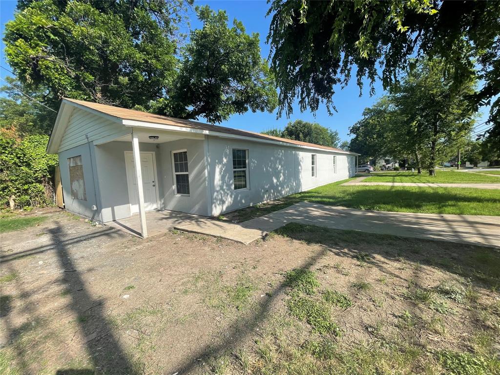Highest & Best offers due by JULY 1st 2026. Seller reserves the right to accept an offer prior to the deadline. Property is being sold as-is. No showings prior to contract acceptance. Buyer will have the opportunity to inspect the property during the option period.
Excellent opportunity to purchase an entire vacant duplex in Fort Worth! Being sold vacant, this property offers immediate flexibility for investors seeking a rental property or buyers looking to occupy one unit while leasing the other. Each unit provides independent living space, making it well suited for a variety of investment strategies. Conveniently located with easy access to major highways, shopping, dining, and downtown Fort Worth. Don't miss this rare opportunity to own a full duplex in a desirable Fort Worth location.
All information contained herein is deemed reliable but not guaranteed. Buyer and buyer's agent are responsible for independently verifying all information, including but not limited to square footage, schools, taxes, dimensions, and any other information deemed material.