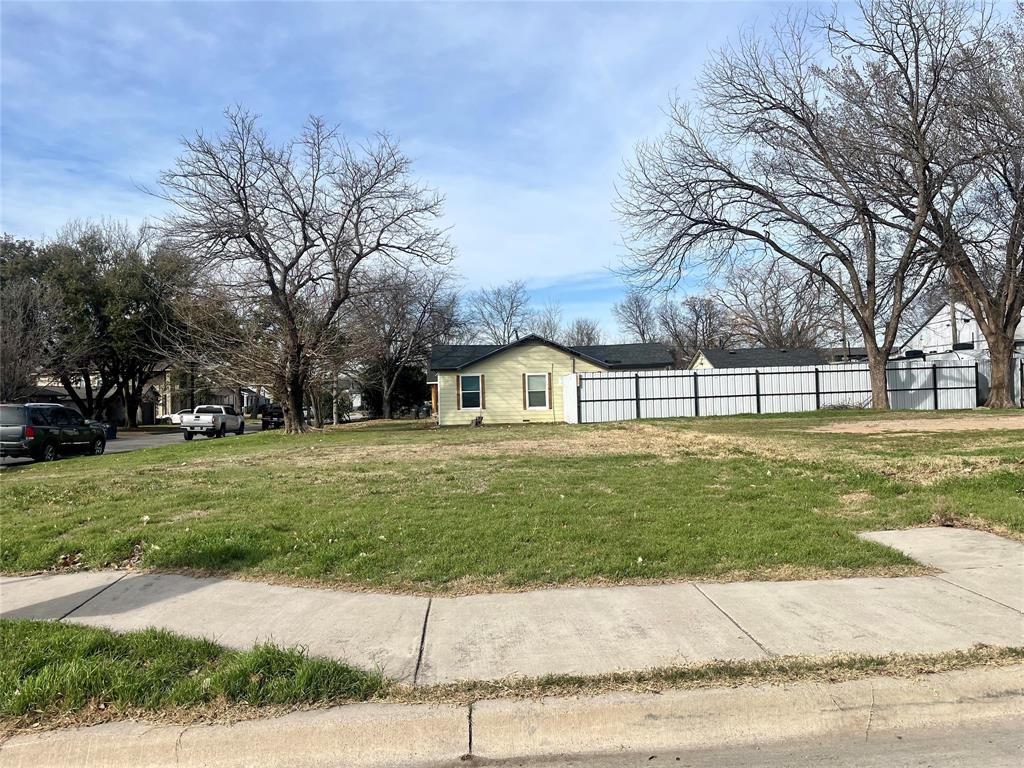LOT IN TCU AREA, PRICED AT $100,000 LESS THAN RECENT APPRAISAL.