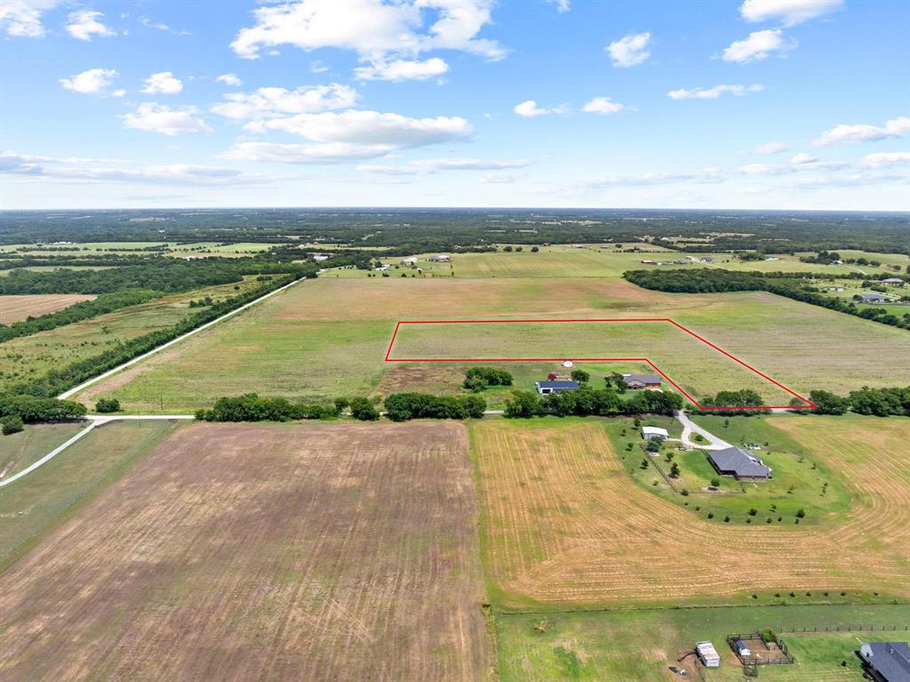 11 acres on Sedalia Road in the highly sought-after Van Alstyne Independent School District.  A 3-inch water line is currently at the road and power  is available from Grayson County Electric Cooperative. The property has no floodplain and is located outside city limits.  Bring your own builder and build you dream home or purchase an investment. The land is currently under an agricultural exemption, offering favorable tax benefits.
For larger-scale projects, additional acreage is available—up to 70.59 acres total with more than 4,200 feet of frontage.