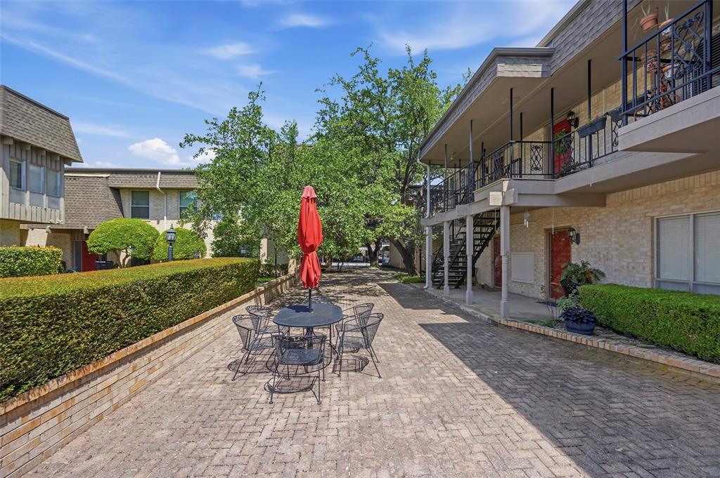 Fountain Royale Orleans W - Residential