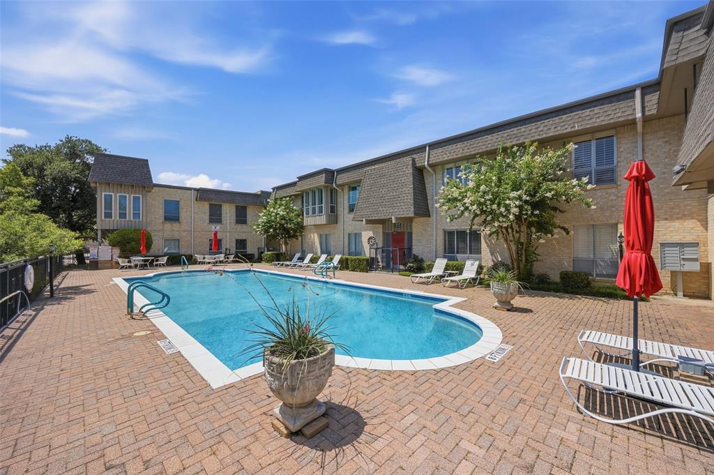 Fountain Royale Orleans W - Residential