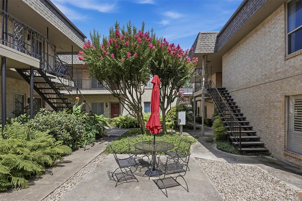 Fountain Royale Orleans W - Residential