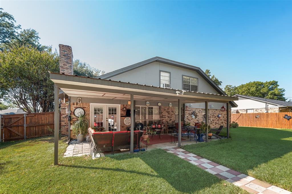 Seller is offering $3,000 to help buy down rate, OR assist with closing costs, OR to go towards any upgrades! MOTIVATED SELLERS!
Welcome to this warm and inviting 4 bedroom, 2.5 bathroom home offering 2,666 sq ft. of living space. This two-story home has plenty of room for the whole family, featuring a bonus room perfect for a playroom, home office, or game area. The primary bedroom is conveniently located on the first floor, providing comfort and privacy. Upstairs, a beautiful balcony overlooks the family room, adding an open and airy feel to the home. Step outside to a covered patio and large backyard-ideal for family barbecues and relaxing evenings. Conveniently located within walking distance to Rotary Park and close to great schools, this home offers comfort, space, and an unbeatable location for family living.