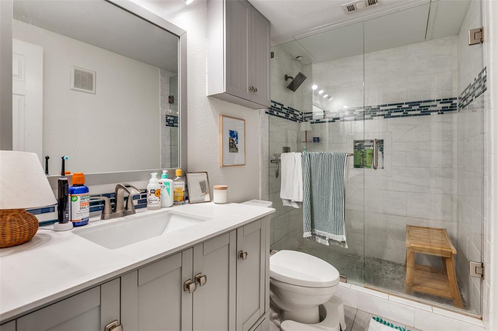 Oaks Of Lakewood Condo - Residential