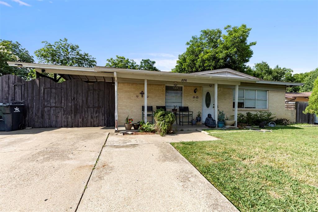 JUST IN TIME FOR THE WORLD CUP!!!!!

Located in the heart of Arlington, this 4-bedroom home offers an incredible opportunity for homeowners and investors alike! Conveniently situated near AT&T Stadium and Globe Life Field, this property places you just minutes away from world-class entertainment, dining, and the upcoming World Cup excitement.

4 bedrooms and direct access to the backyard for any cars, this home has solid potential for someone ready to add their personal touch. with a little TLC it would make a great option for buyers looking to customize a home or investors seeking their next project in a rapidly growing area.

With Arlington continuing to attract visitors, sports fans, and new development, this location offers strong long-term upside and excellent potential as a future primary residence, rental property, or investment opportunity.

Don’t miss your chance to own in one of the most exciting and centrally located areas in the DFW Metroplex!