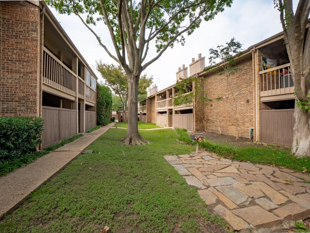 Arrangement Condo - Residential