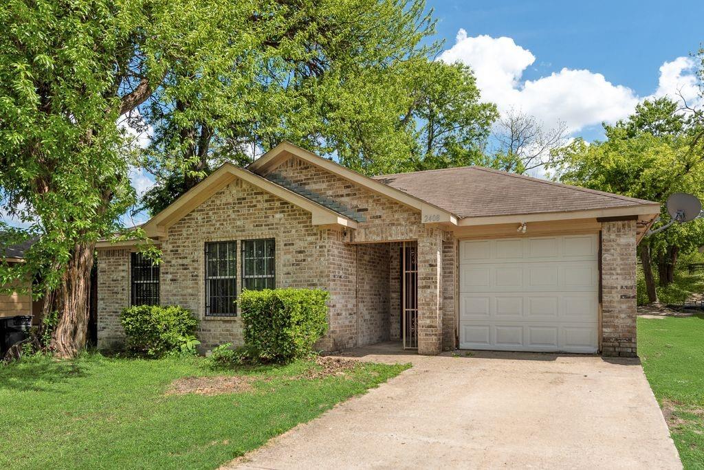 Great starter home for a small family, nice sized Primary Bedroom, Open Floor Plan, Backyard has Space for cookouts, you can’t beat this price come tour it before you’re to late !!!!!!