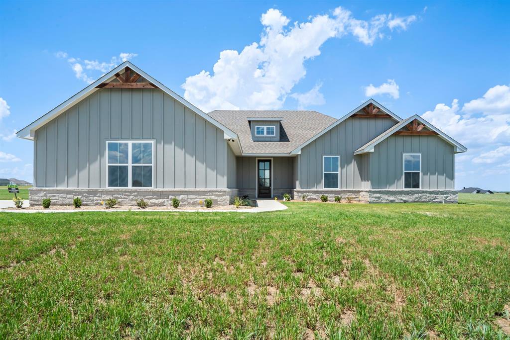 For rent!! You don't want to miss out on this beautiful custom home by Barcelona Custom Homes!  This 4 bedroom 2 full bath home sits on a 2 acre lot, horses allowed, water wells, fiber optic available and Weatherford ISD. Sod and irrigation. Conveniently located 12 minutes from Weatherford and Benbrook schools.