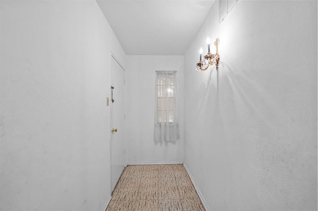 Ridglea Estate Condo - Residential