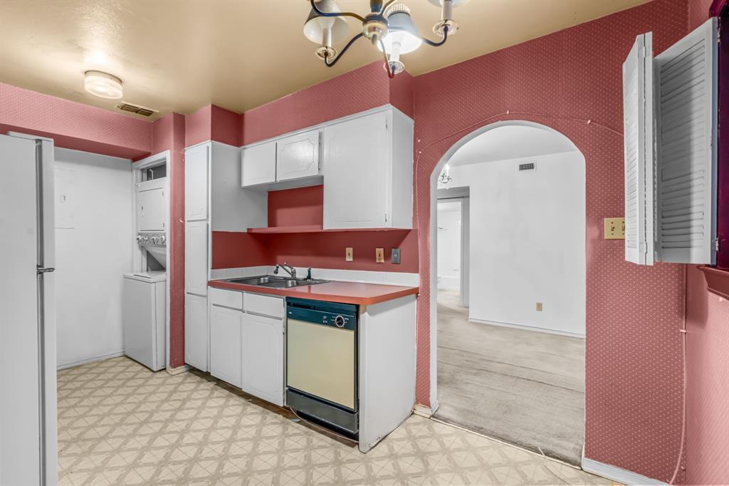 Ridglea Estate Condo - Residential