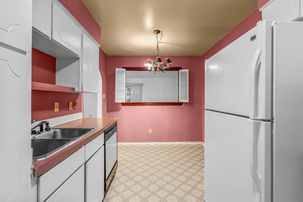 Ridglea Estate Condo - Residential
