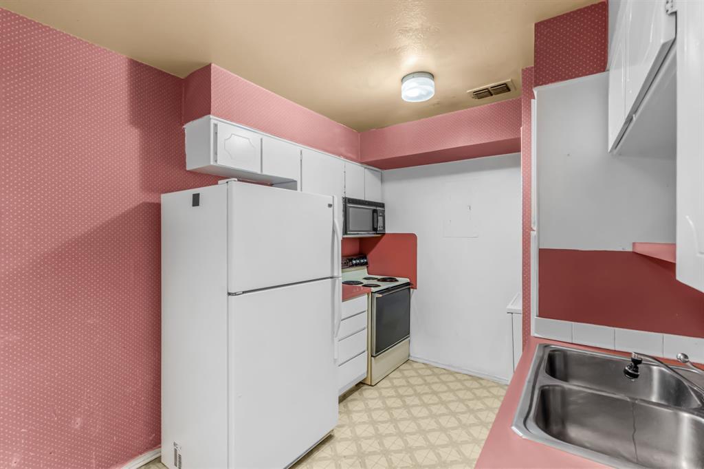 Ridglea Estate Condo - Residential