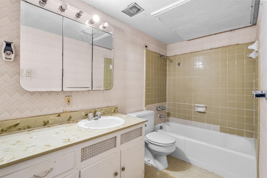 Ridglea Estate Condo - Residential