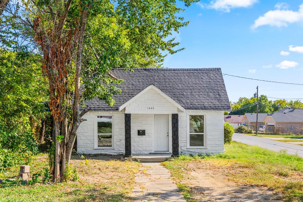 Investment opportunity with tenant in place! 

This renovated 3-bed, 2-bath corner-lot property offers strong location advantages with no HOA restrictions. The home features a new roof, new windows, new cabinetry, new flooring, fresh paint throughout, and a new cooktop, making it move-in ready with major upgrades already completed.
Positioned in a pocket of South Dallas undergoing active revitalization, the property sits comfortably quick access to I-35, connecting efficiently to all major Dallas corridors. The nearby DART rail along Lancaster Road, with stations such as Kiest and Ledbetter, provides additional transit flexibility for commuters. Proximity to the VA North Texas Health Care System adds a stable economic anchor to the surrounding area, reinforcing consistent housing demand.

The corner lot provides added frontage, greater street presence, and future flexibility for landscaping or expansion. This combination of completed renovations, advantageous lot positioning, and a strategically improving location makes the home a compelling option in the evolving South Dallas market.