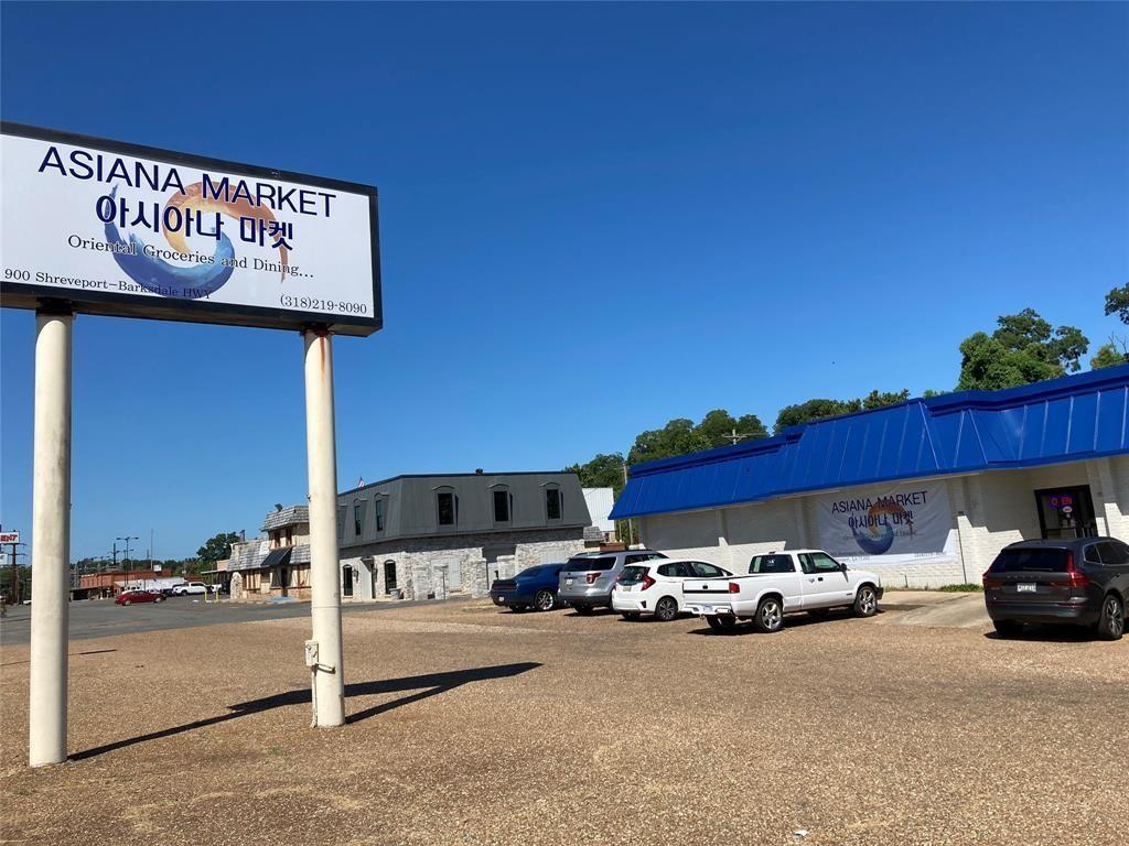 This property is for Sale. Was once a Kentucky Fried Chicken Restaurant. Has many amenities.
