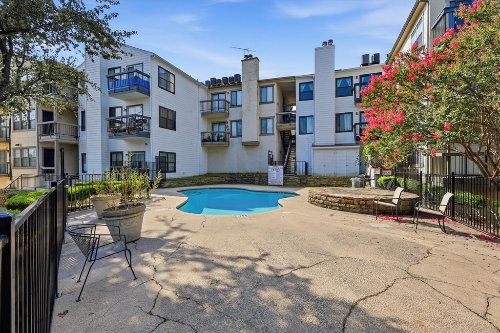 Hill Park Lane Condos - Residential