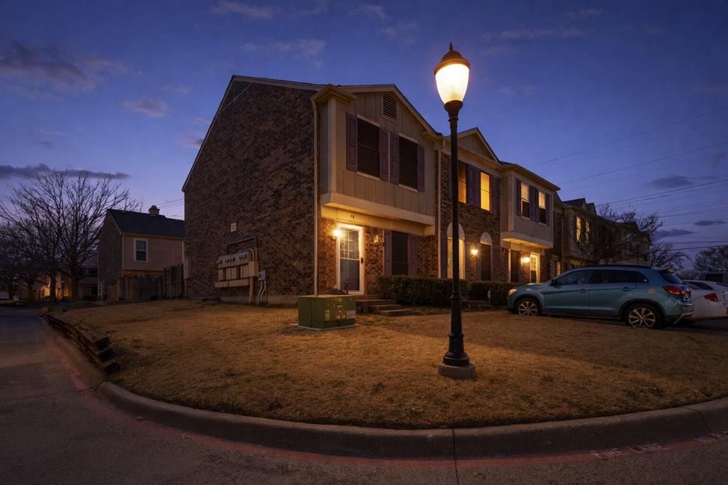 Carriagehouse Village-Victoria Place - Residential