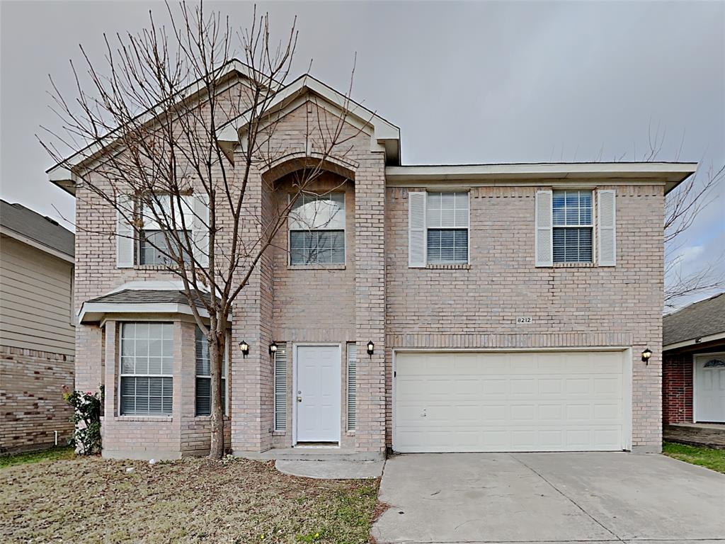 Welcome to 3404 Vine Ridge, located in the highly sought-after Hulen Heights–Stone Meadow community! This spacious 4-bedroom, 2.5-bath home offers generous living areas and fresh interior paint throughout, giving it a clean, updated feel that’s truly move-in ready. Conveniently located just minutes from Chisholm Trail Parkway and major highways, commuting and daily errands are a breeze. Step outside to a large backyard with plenty of space for entertaining, pets, play, or simply relaxing outdoors. With room to grow and endless potential to make it your own, this home checks all the boxes, schedule your showing today before it’s gone!