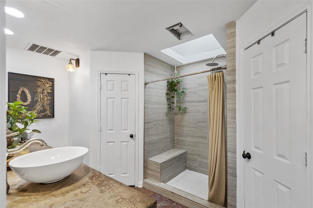 Mc Kamy Oaks Add - Residential