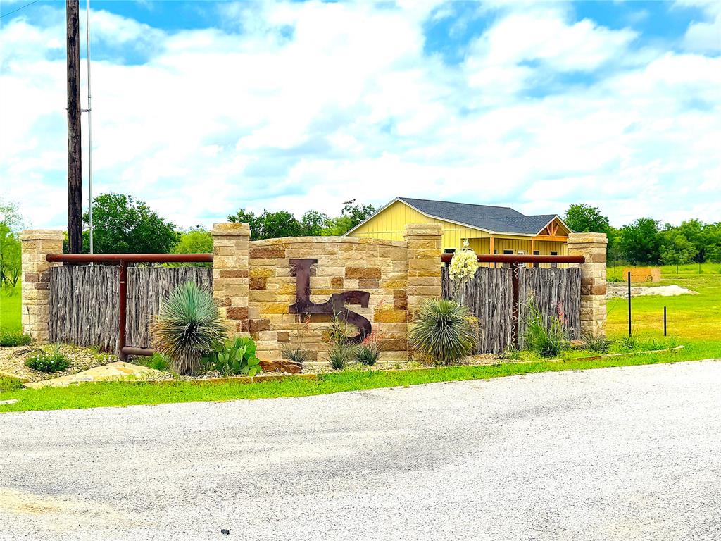 WELCOME TO LOVING SPRINGS IN NORTHWEST PARKER COUNTY!!! Lot 30 is a 5.0 Acre tract with 360 degree
views. This lot already has a brand new water well in place with electricity available. Build
your dream home on this gorgeous lot in the middle of large ranches within minutes of booming Mineral Wells and just
a short drive into Weatherford! Bring the horses and livestock and build the ranchette of your dreams! Don't miss an
opportunity to be apart of the growing Loving Springs Community!