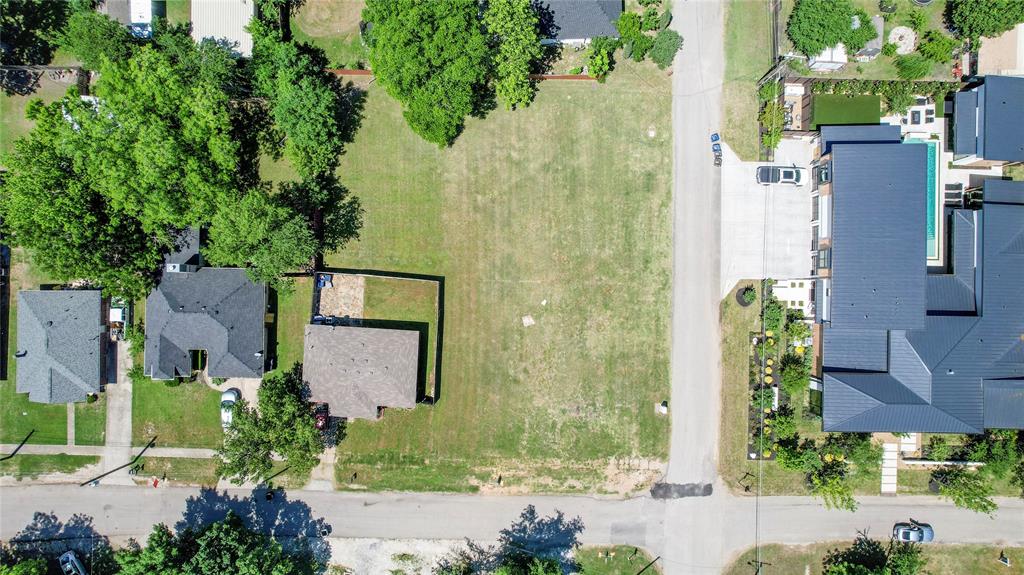 Large corner lot in downtown Celina close to Celina Square, Preston Rd and the Dallas North Tollway.  Great opportunity to build your custom home in Downtown Celina!  Lot could possibly be divided into two lots to build your home and parents home.  Great location.  These lots don't come available often anymore so don't miss this opportunity!!!!
Seller's also have soils reports and plans for 5 townhomes on lot they would sell along with property.