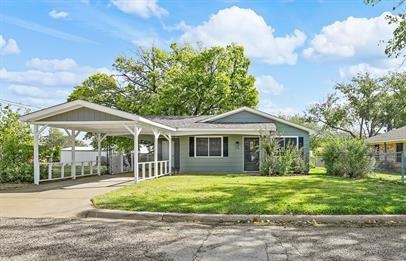 Come Check out this stunning 3 bedroom, 1 Bathroom apartment in Whitesboro, TX. You'll feel right at home here! This one won't last long, Schedule your showing today!
Pets OK with deposit.  FYI First month’s rent isn’t due until move in. Security deposit is equal to one month’s rent and is due when approved and signing your lease.
All 18+ must do an application.