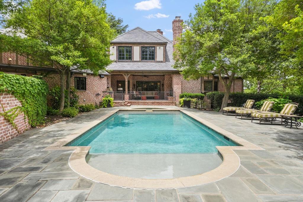 Lakes On Legacy Drive Ph 2 The - Residential