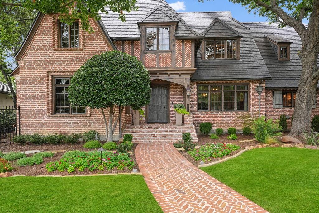 Lakes On Legacy Drive Ph 2 The - Residential